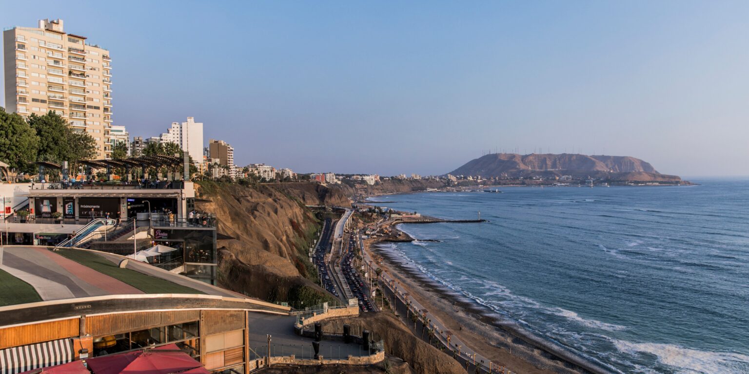 Beneficios de alquilar departamentos frente al mar en Lima